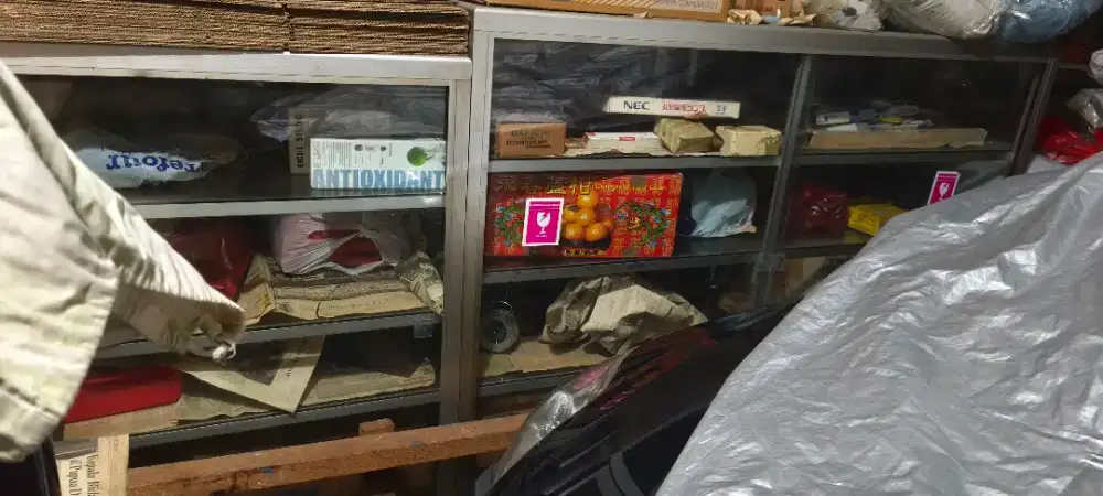 Etalase kaca aluminium tebal