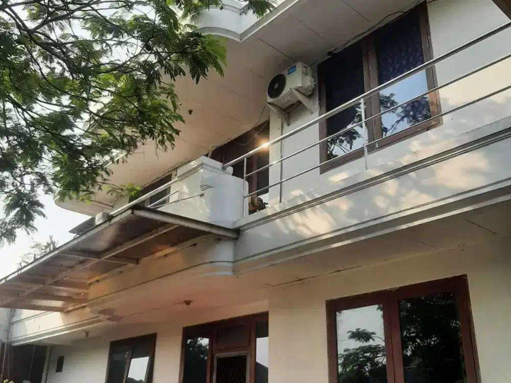 Dijual Rumah 2 Lantai di Taman Modern Cakung