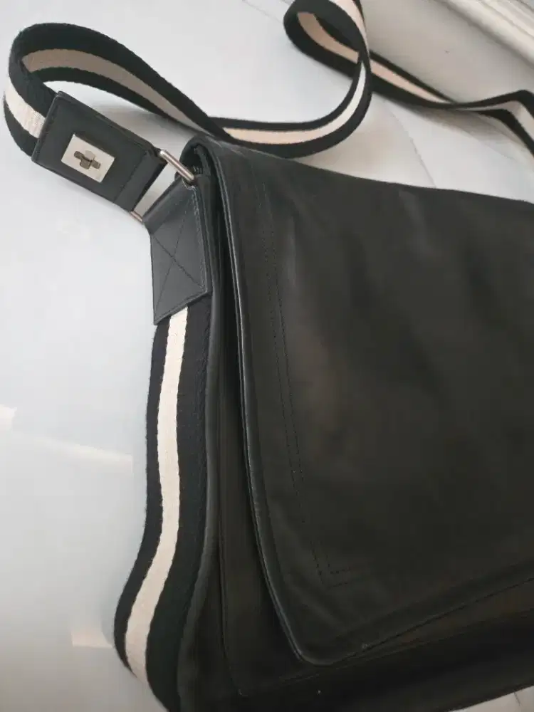 Tas Bally Besar