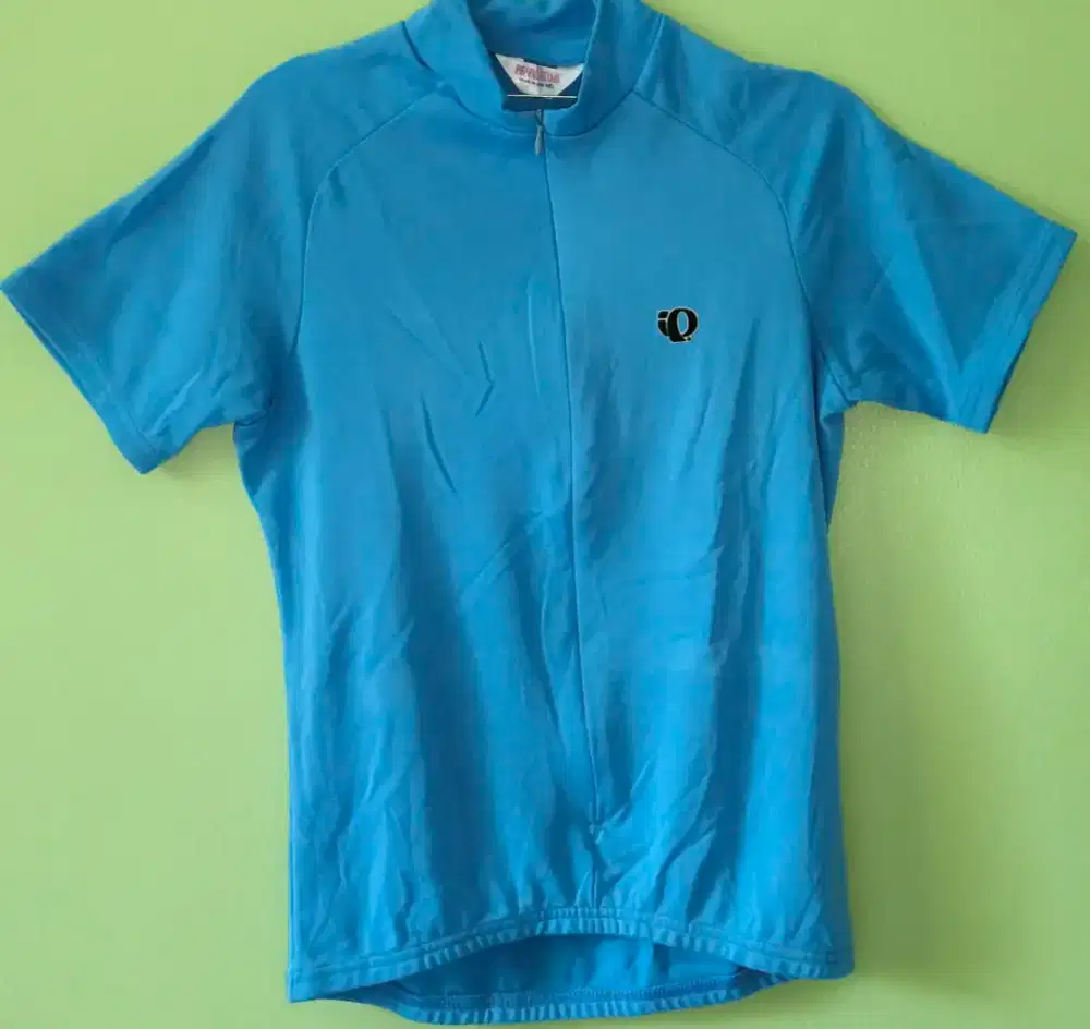 Koas olahraga biru muda