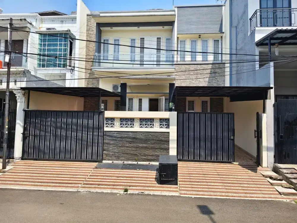 Rumah Pulomas Jaktim : 2.5 Lantai, LT 165 m2, LB 300 m2, Lux