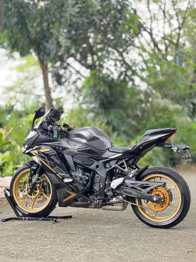 KAWASAKI ZX25R ABS QS GREY 2022 KM 2K PAJAK PANJANG RASA BARU