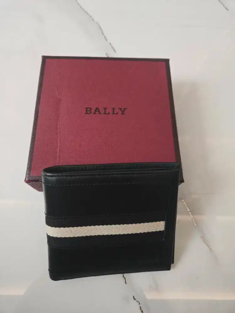Dompet bally pria