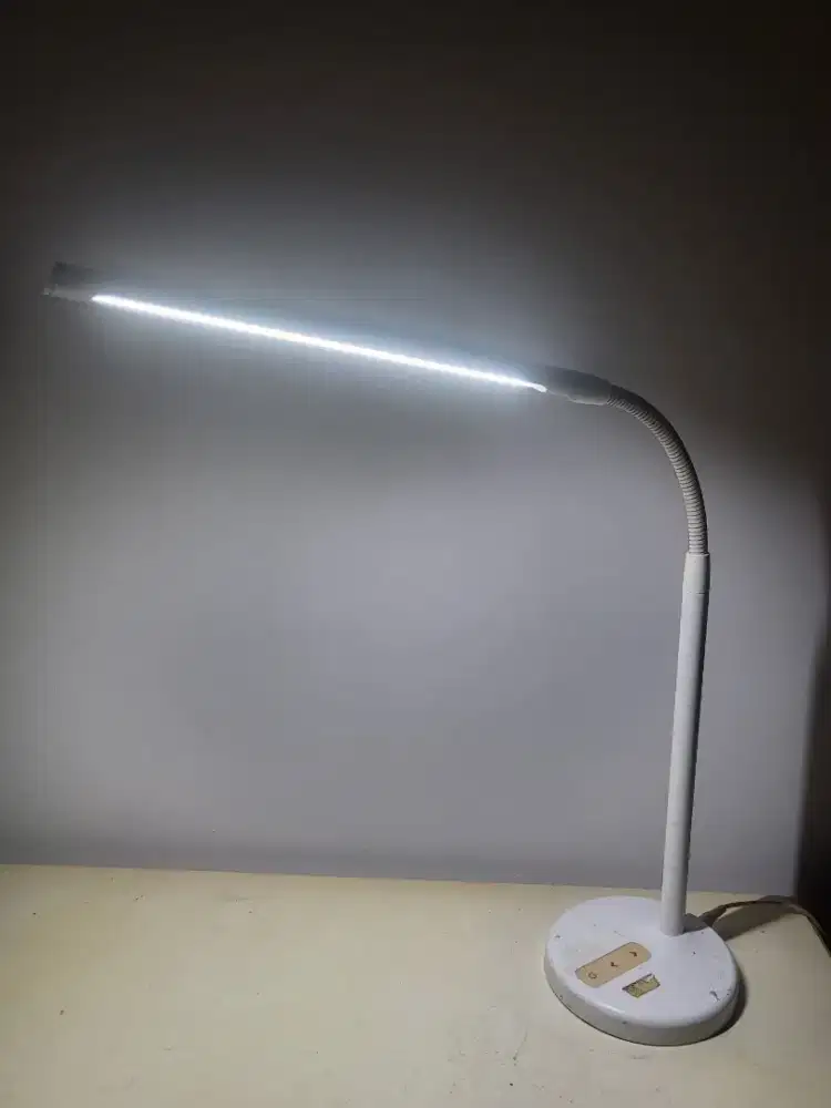 Lampu Baca / Lampu Eyelash