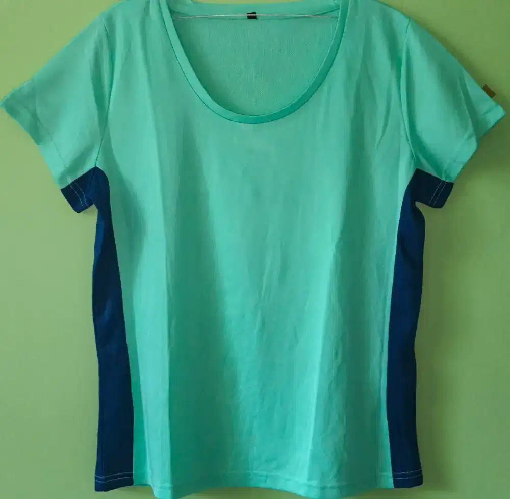 Kaos olahraga hijau