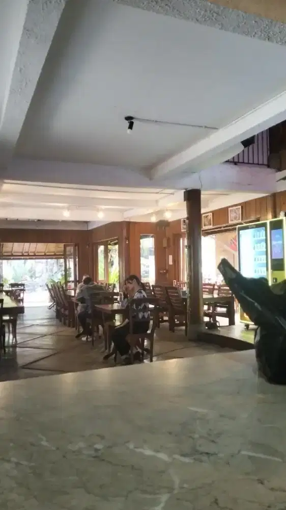 Waiters dan Kasir restoran
