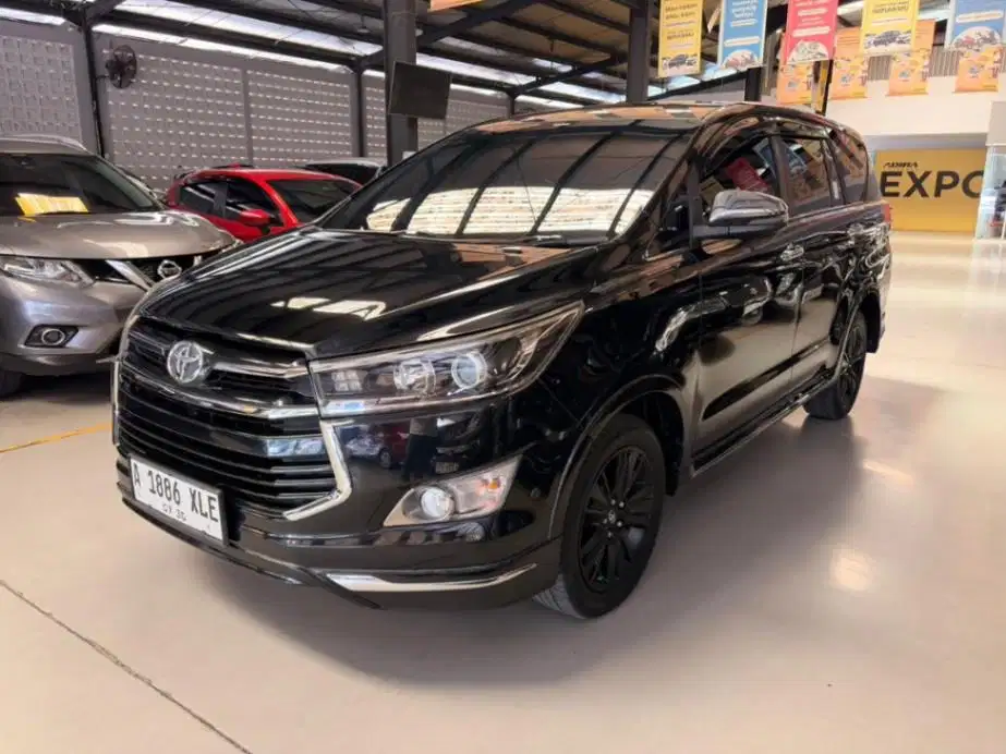 Venturer 2.4 DIsel AT 2019 Hitam