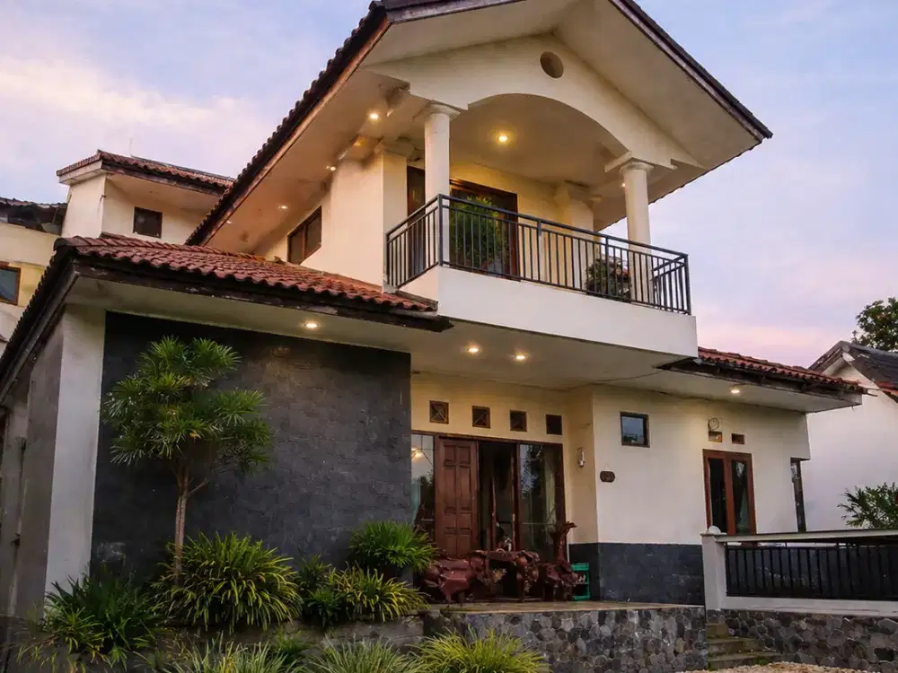 RUMAH 2 LANTAI SIAP HUNI FULL FURNISHED SHM VIEW KOTA BANDUNG