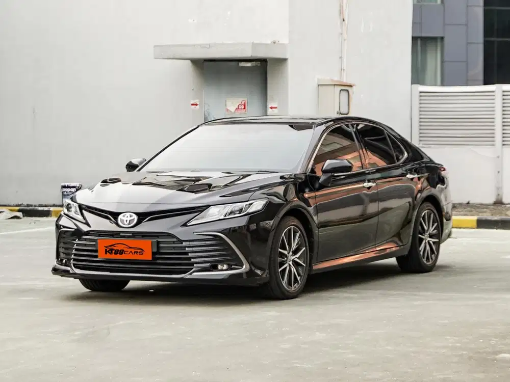Toyota Camry 2.5 V Matic 2022 Hitam Ganjil
