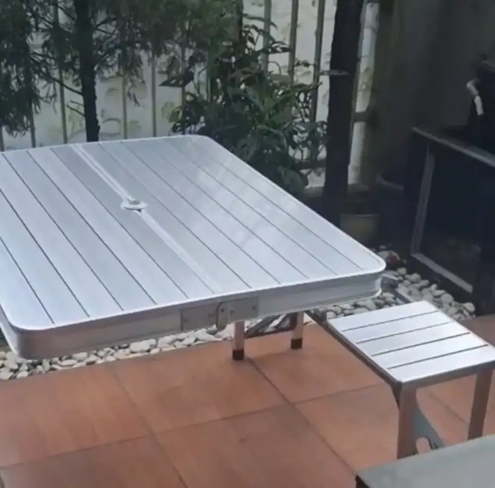 Meja lipat bahan alumunium