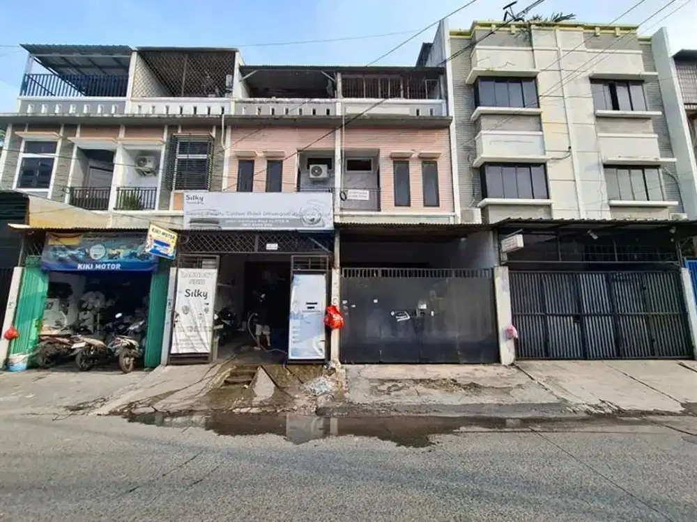 Disewa Minimal 2 Thn Ruko Indra Loka Raya  3 lantai 180m2, Dekat Pasar Jelambar Kav. Polri, Mall Citraland Ciputra, RS Royal Taruma, Jelambar, Jakbar