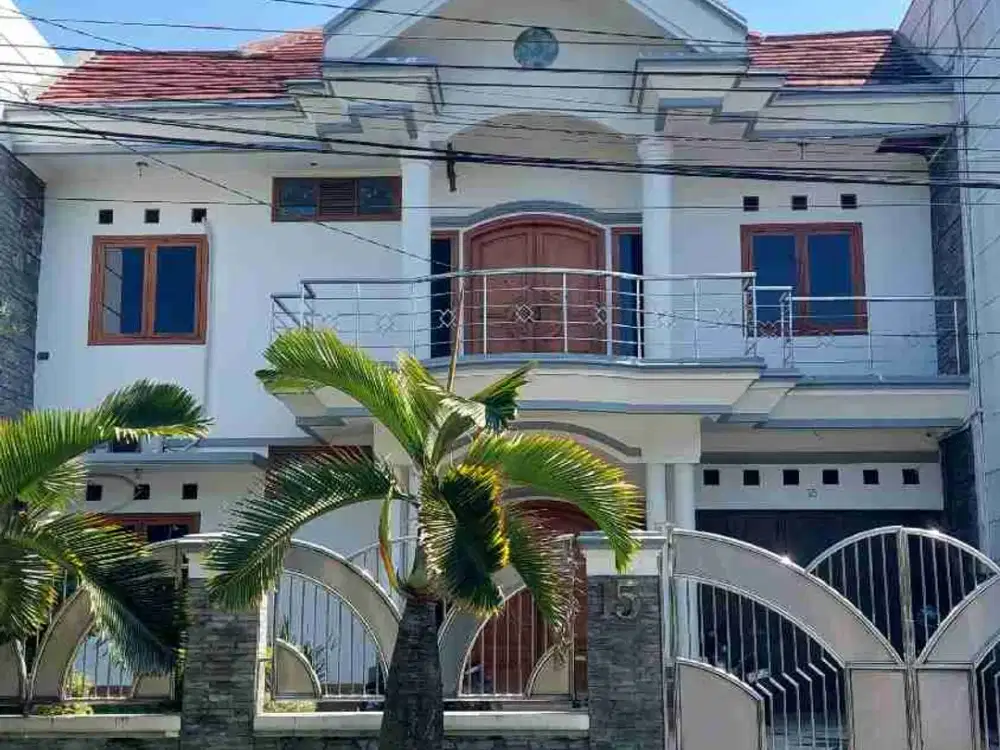 *Jual Rumah SIAP HUNI*
*Komp. Mekarwangi*
 2 Lantai
SHM
LT : 278 m2
LB : 400 m2
Lebar Muka : 12 Meter
Garasi : 1 Mobil
Carport : 4 Mobil
Kamar Tidur : 4+1
Kamar Mandi : 4+1 (kamar mandi utama ada bath up)
Kamar Utama sangat besar (40 M2)
Material bahan ku