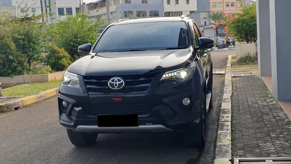 Toyota fortuner vrz trd sportivo 2018 hitam diesel matic