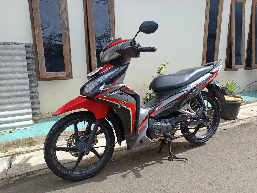 Di jual blade 125cc 2014 lengkap bagus