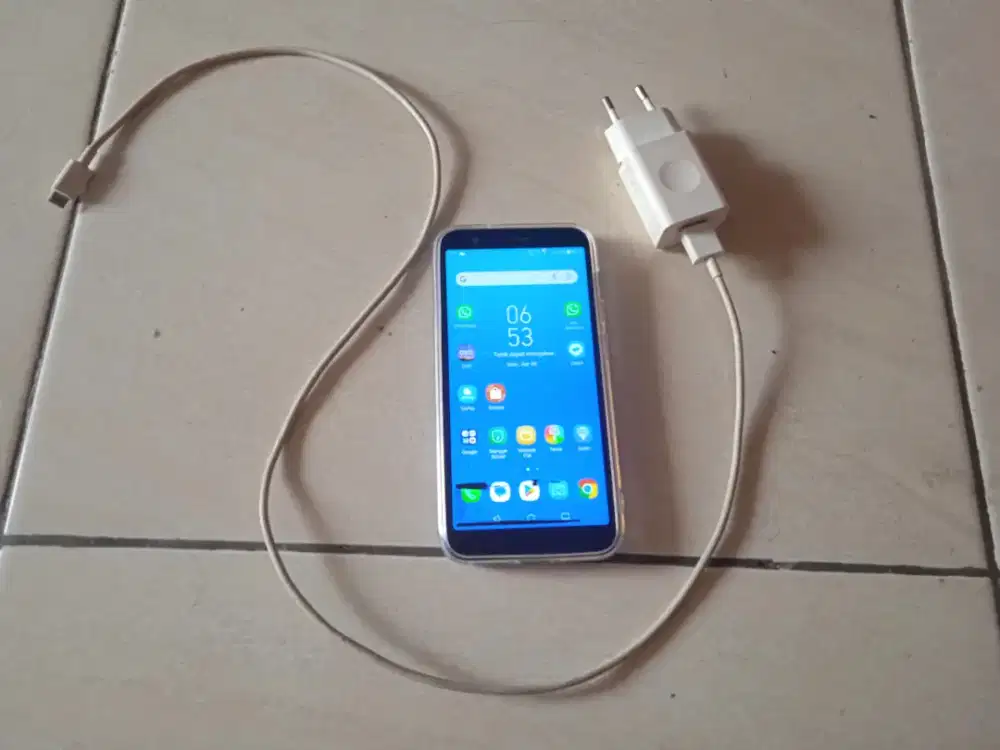 Dijual Asus Live L1. Internal 16 GB, Ram 2 g,b, mulus ORI normal. Nego