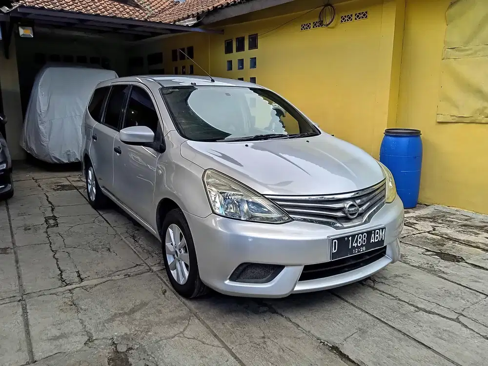 Nissan Grand livina SV 2013 matic / AT