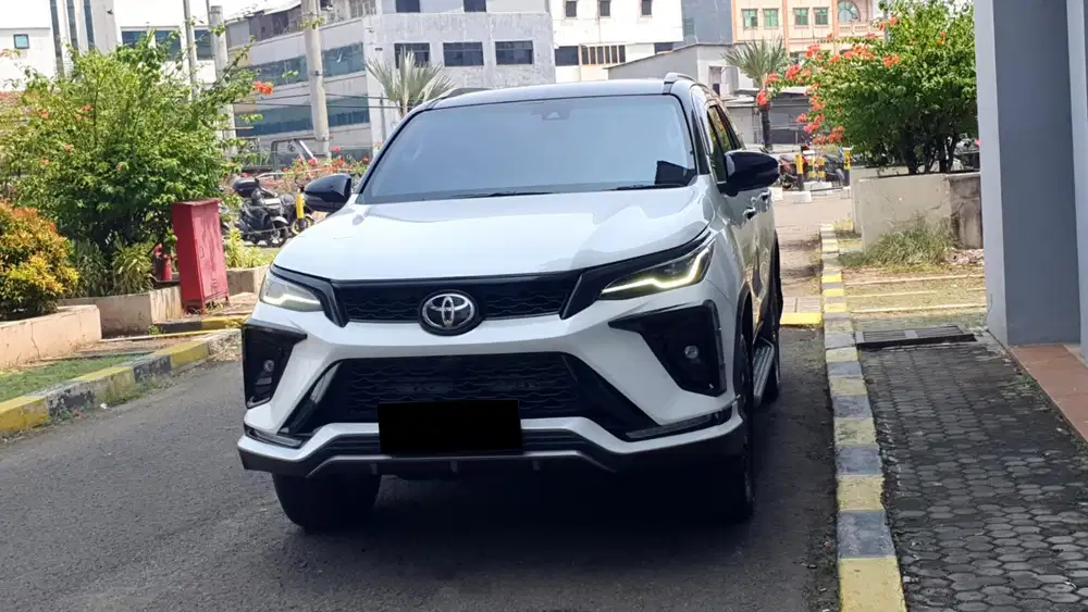 Km18rb toyota fortuner vrz gr tss 2025 putih two tone