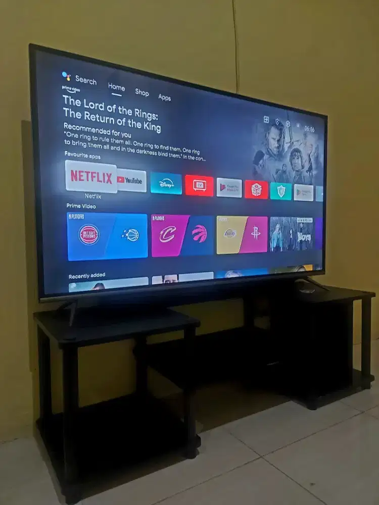 TCL 55A8 Smart Android TV + Samsung Sound Bar + TV kabinet