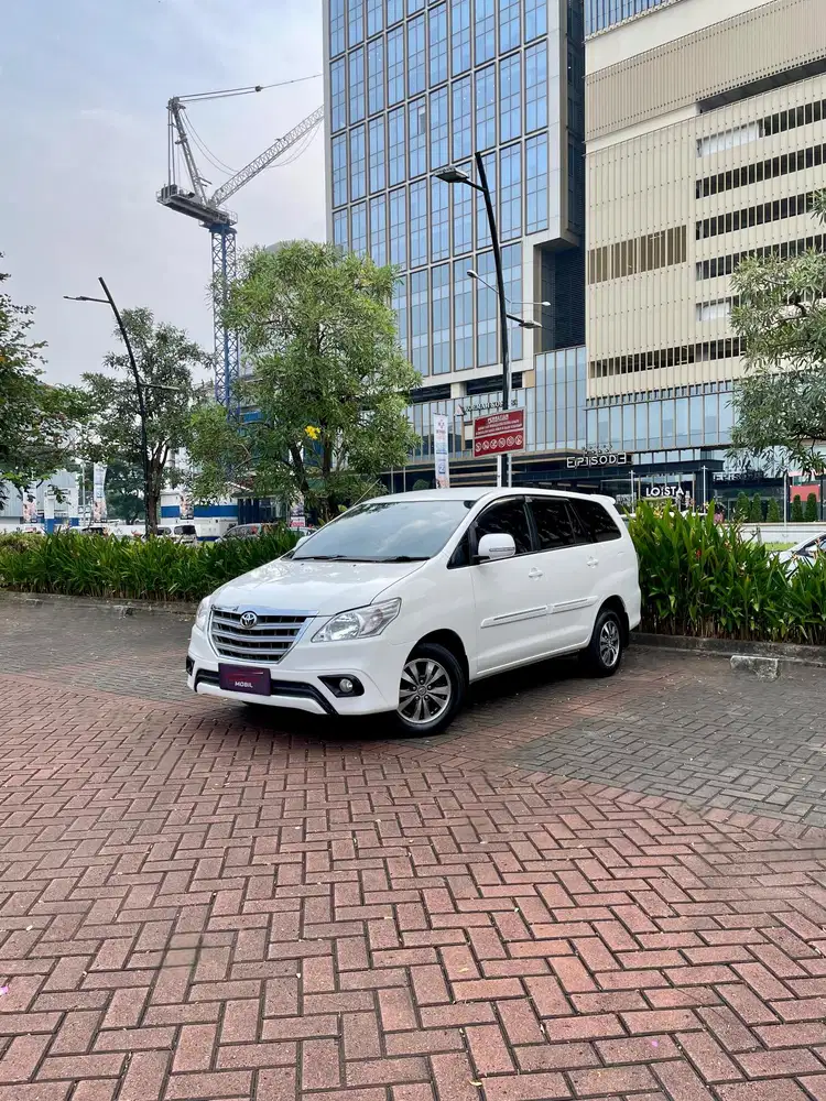 Toyota Kijang Innova G Diesel AT 2015 
White on Black Mobil terlaris