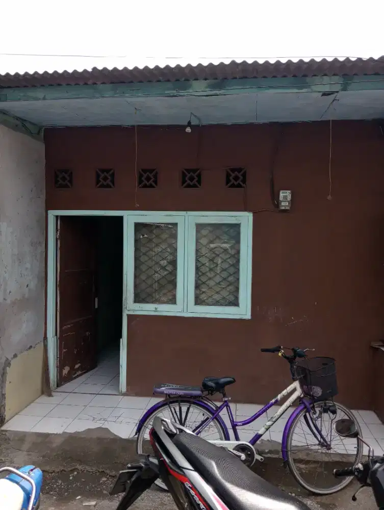 Rumah kontrakan lokasi strategis dekat stasiun KRL