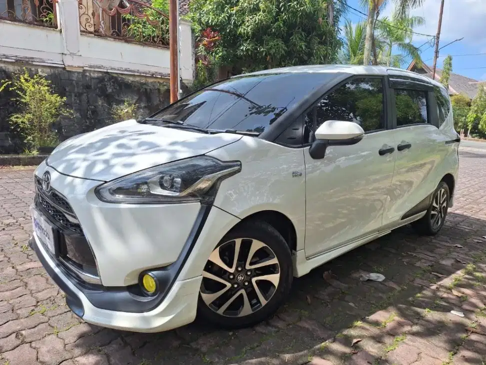 Toyota Sienta 1.5 Q Bensin-AT 2017 LTR
