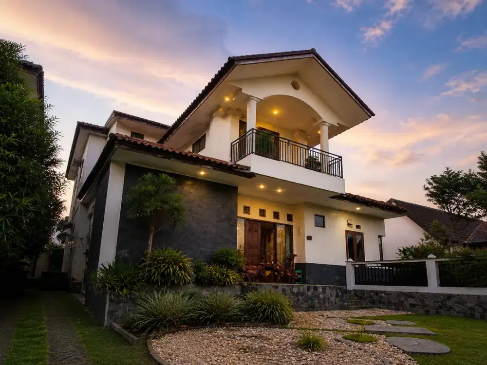 JUAL CEPAT RUMAH VILLA 3 LANTAI SIAP HUNI FULL FURNISHED VIEW KOTA BANDUNG