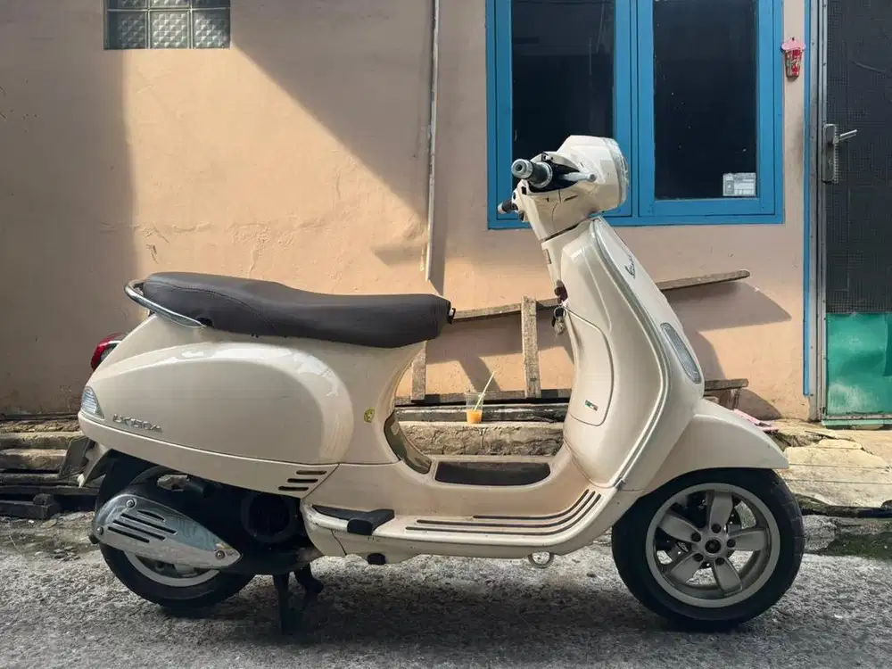 Vespa LX 150 IE thun 2011 mesin halus jozz siap gas gan.