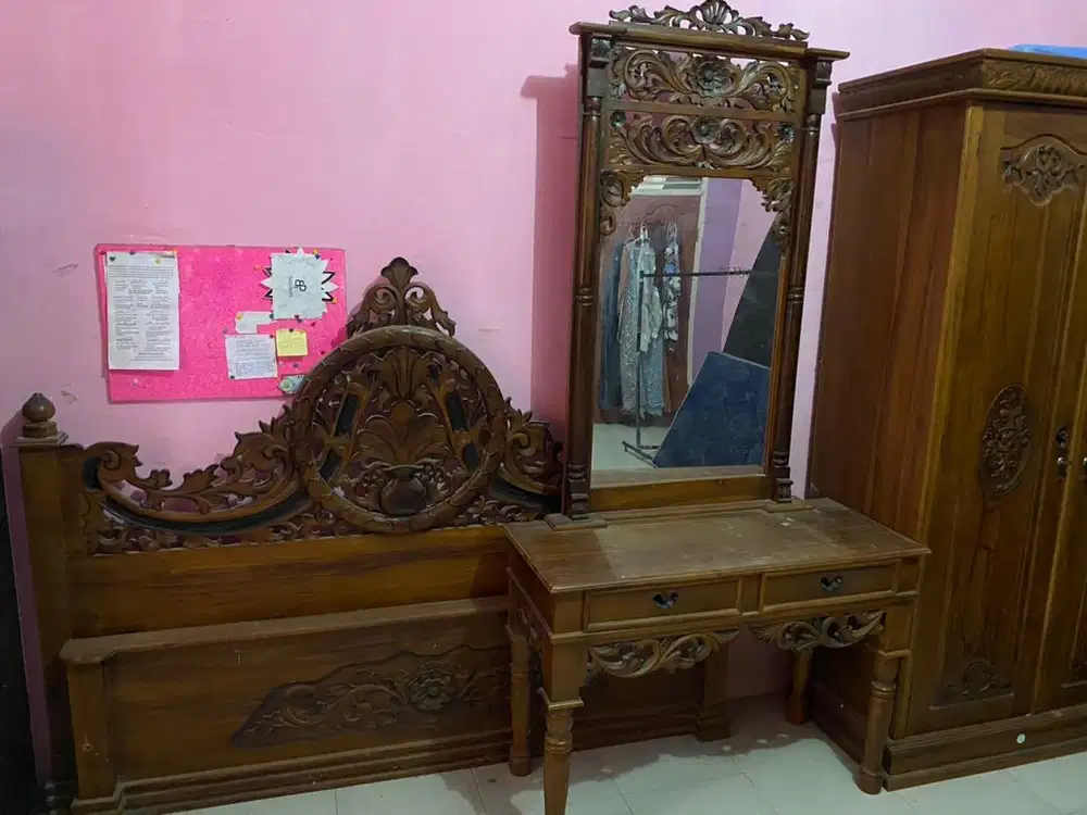 Ranjang tempat tidur dan meja rias Jepara