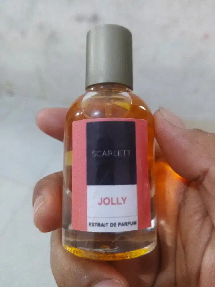 Parfum Scarlet.