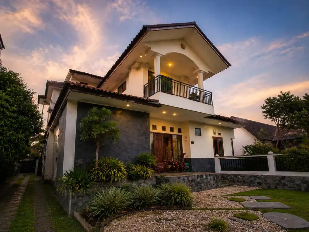 JUAL CEPAT RUMAH VILLA 3 LANTAI SEJUK CLEAR VIEW BANDUNG KOTA SHM SIAP HUNI