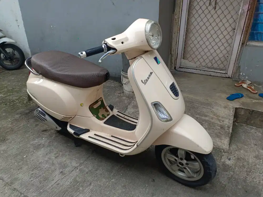 Piaggio Vespa LX 150CC IE Tahun 2011 MesinHalus Siap tancap Gass JOZZZ