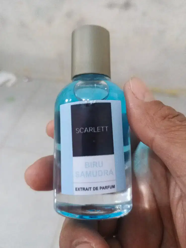 Parfum scarlet.