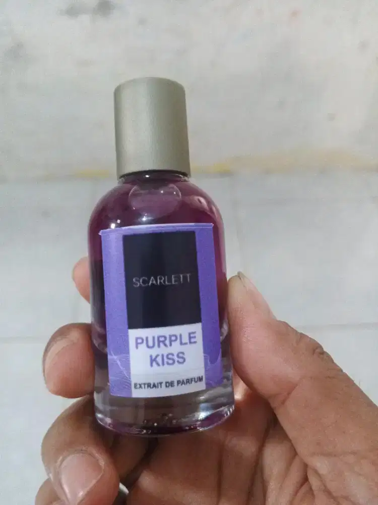 Parfum scarlet.
