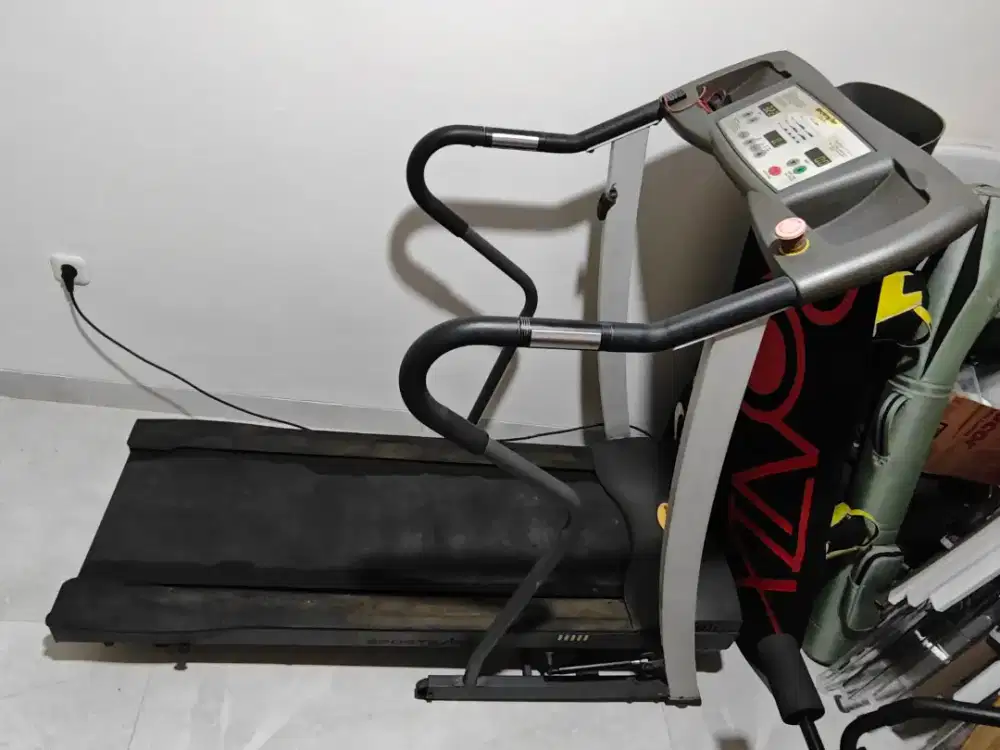 Treadmill SportsArt 1060HR bekas pribadi