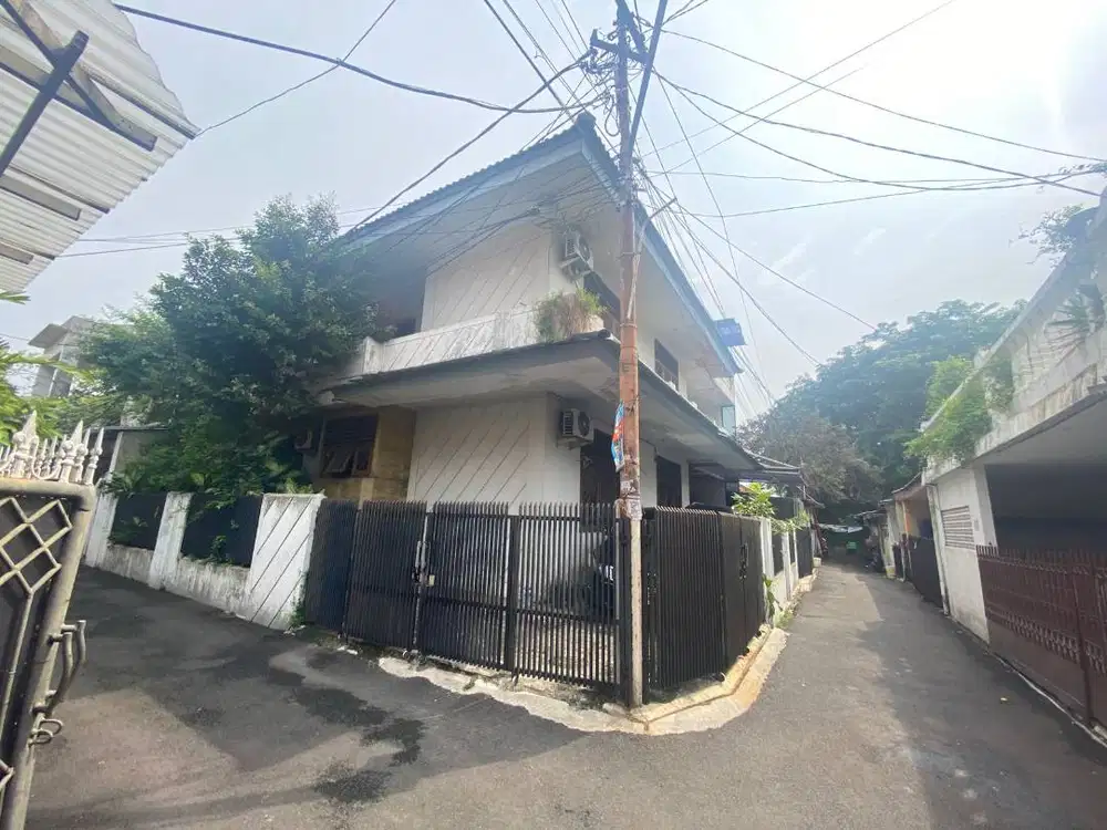 JUAL CEPAT RUMAH DI TEBET JAKARTA SELATAN POSISI HOOK SANGAT STRATEGIS