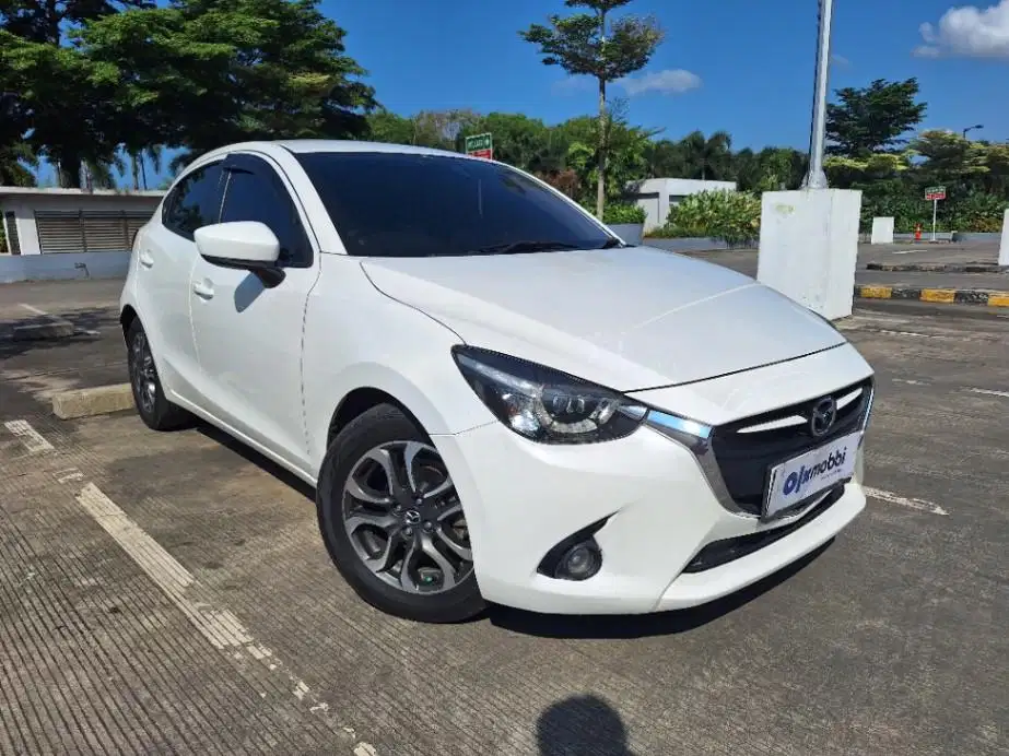 DP MURAH Mazda 2 1.5 GT Bensin-AT 2015 Putih CUYRB