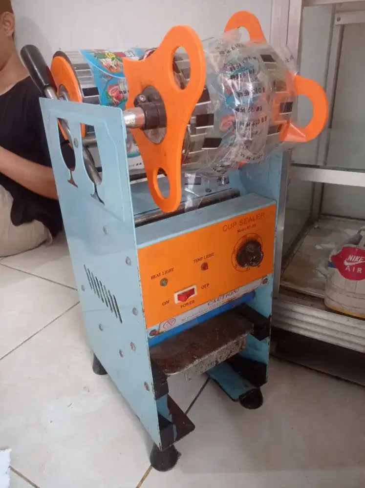 Mesin press dan etalase