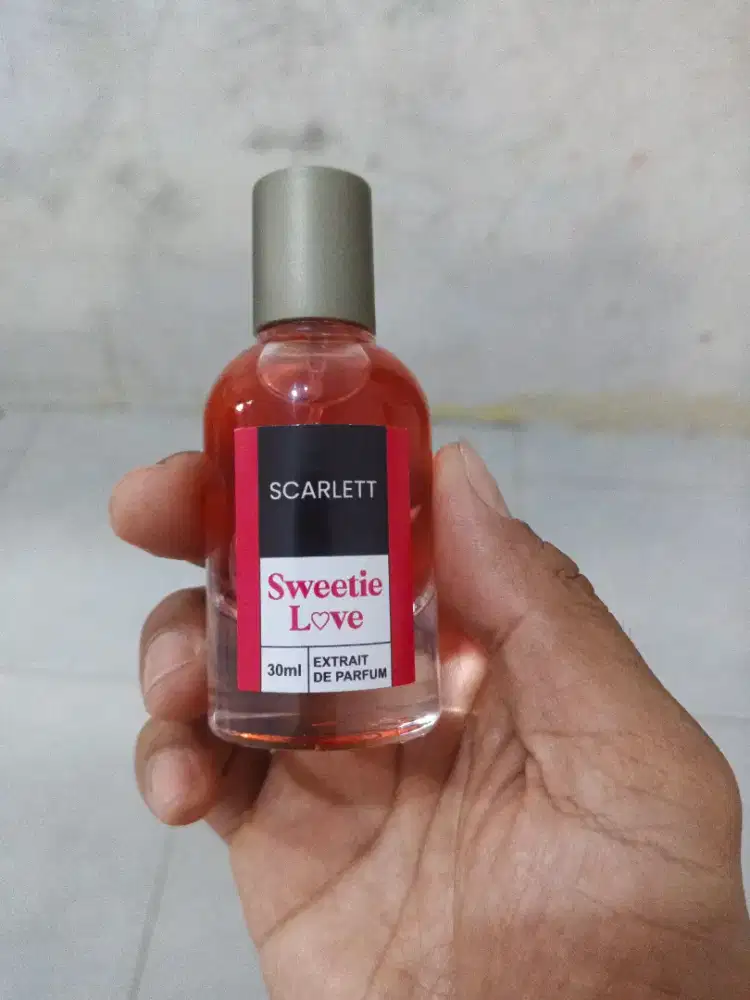 Parfum scarlet.