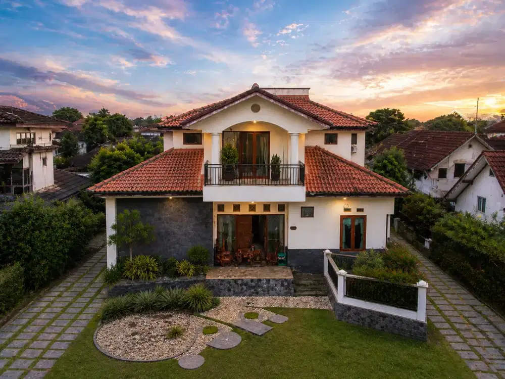 VILLA SIAP HUNI 3 LANTAI SHM ON LOKASI STRATEGIS CLEAR VIEW KOTA BANDUNG