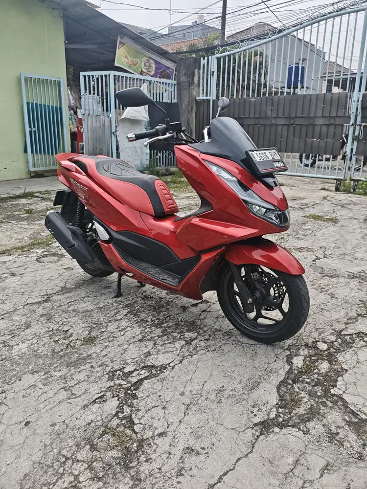 Honda pcx 2023 merah