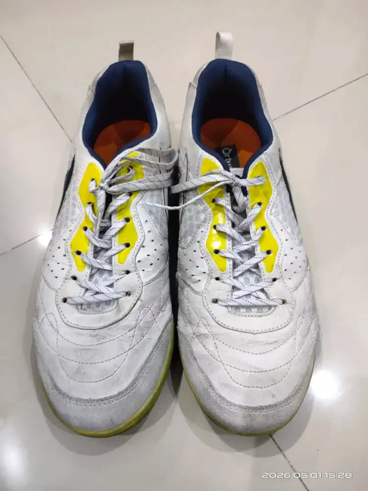 Sepatu futsal Ortuseight