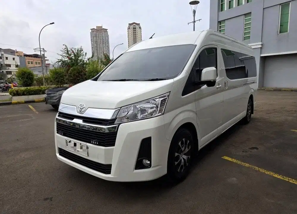 Hiace Premio 2.8 (12 seat)