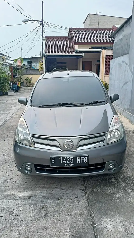 Nissan Grand livina 2011 XV Automatic