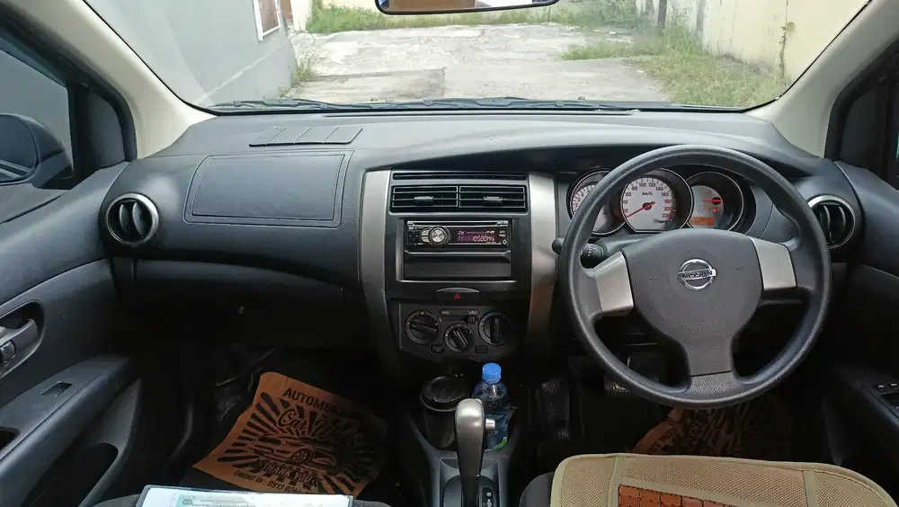 Nissan Grand livina 2011 XV Automatic