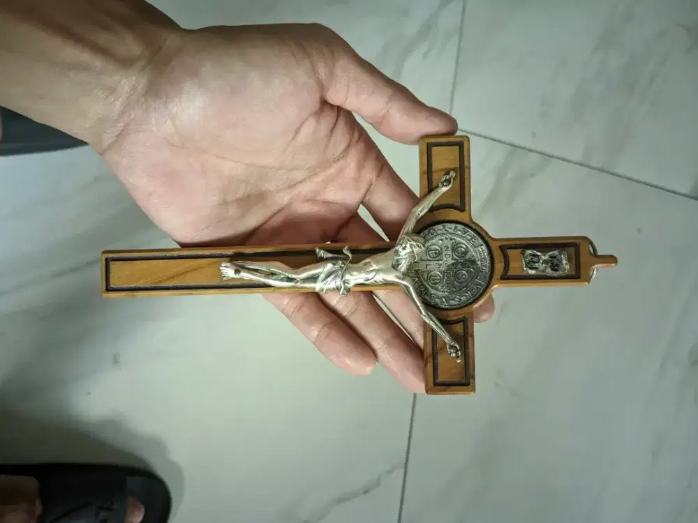 Salib Benediktus Kayu Zaitun Asli (Genuine Olive Wood) - Made in Italy