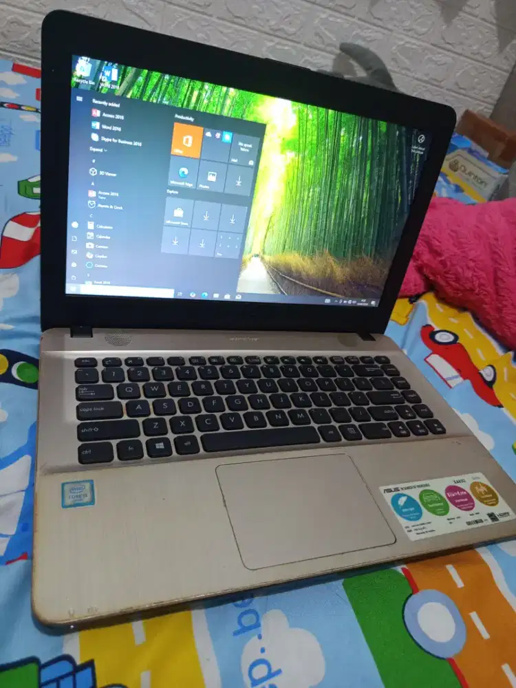 Laptop Asus X441U . Core i3 . Ram 8 gb/500gb  .window 10