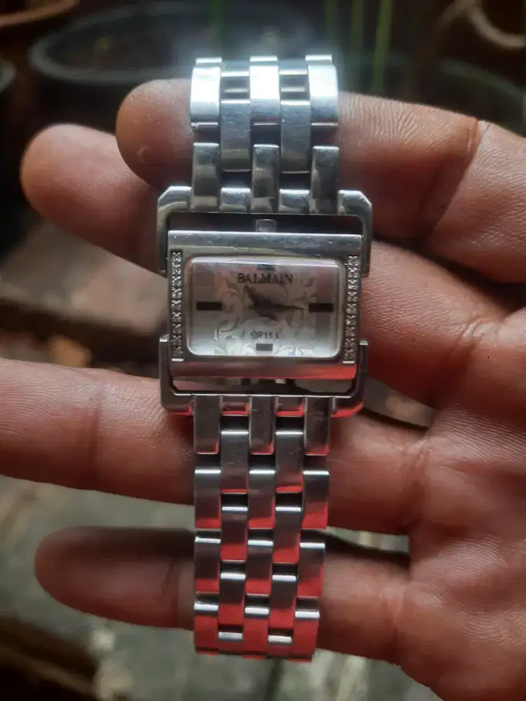 Jam tangan wanita balmain