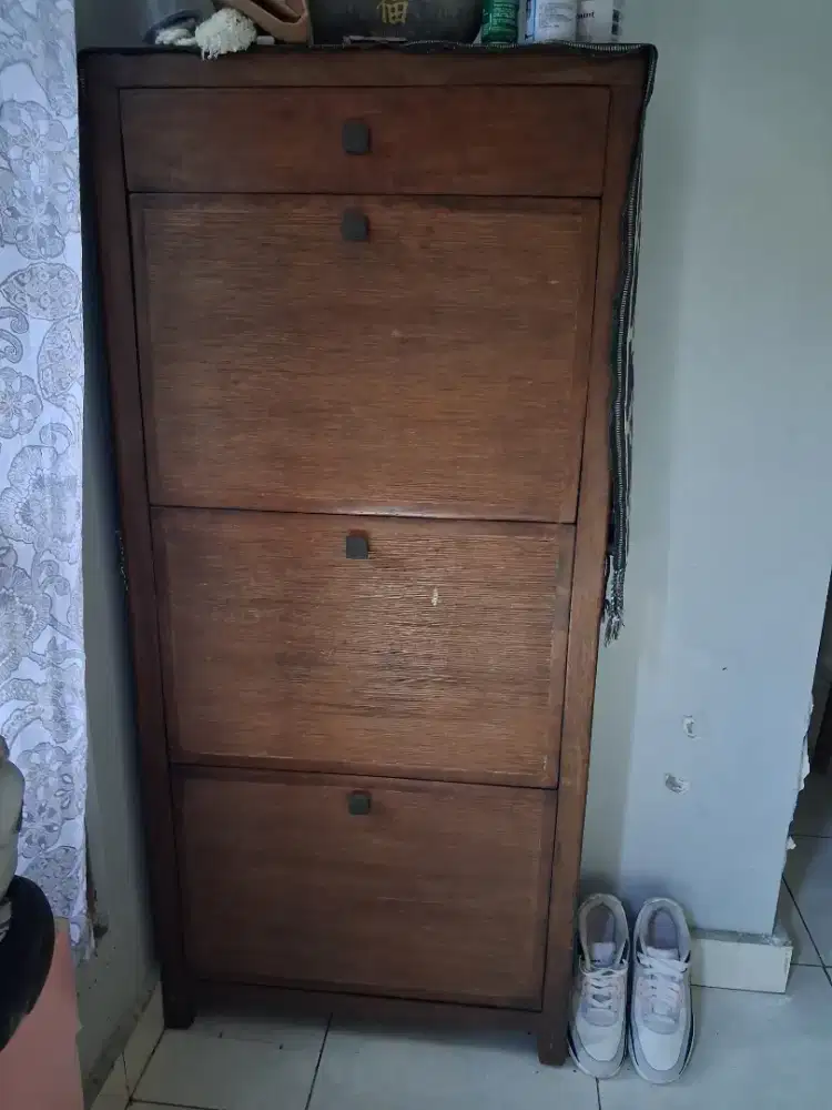 lemari sepatu kayu
