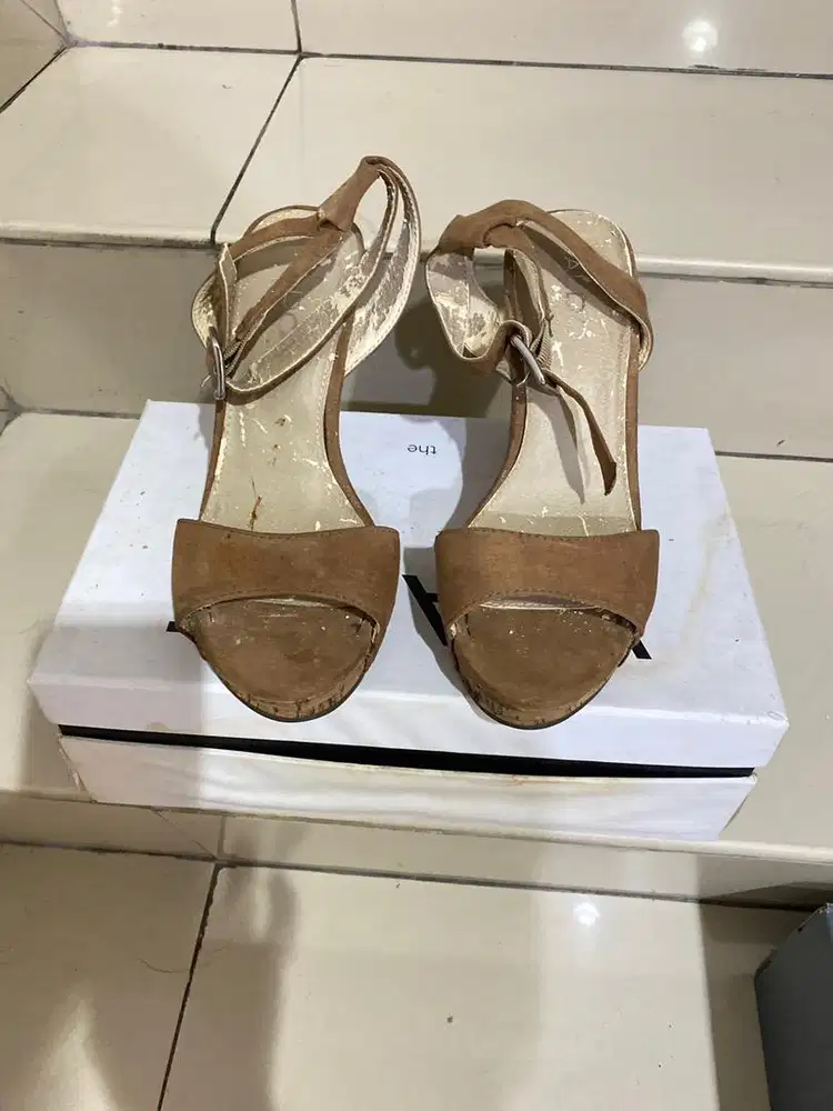 Sepatu wadges coklat