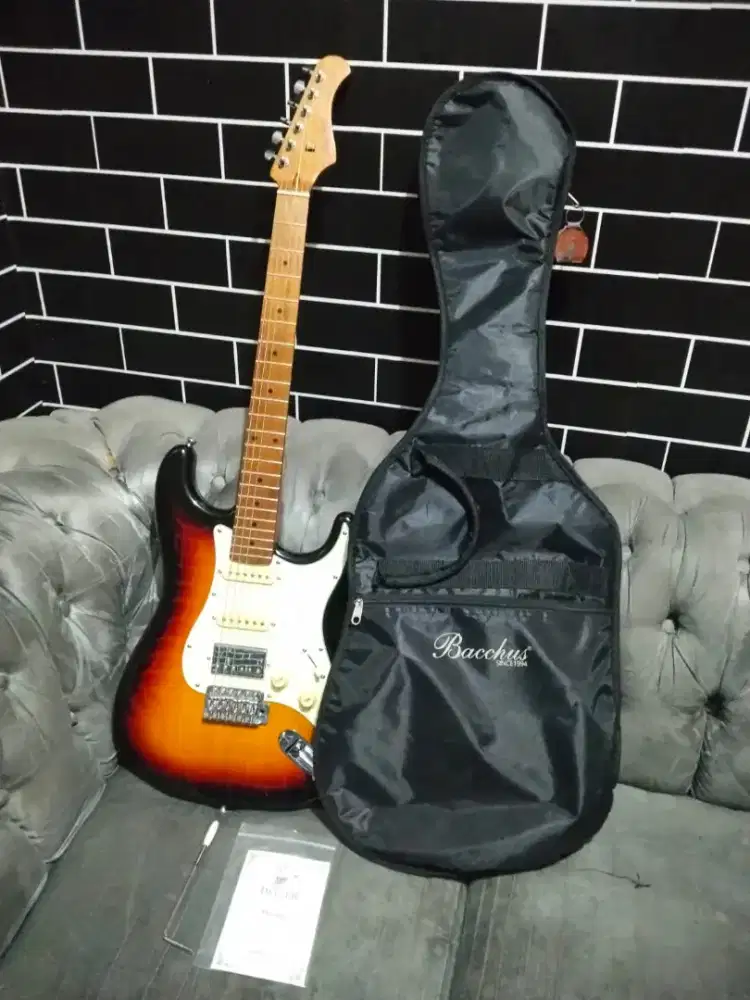 Gitar elektrik Bacchus